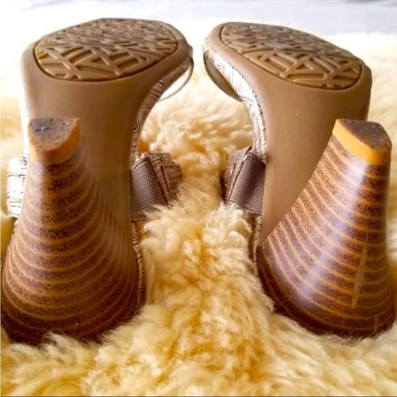 VINTAGE Jessica Dawson Gold Faux Snakeskin Sandal Heels 8 - Picture 9 of 13